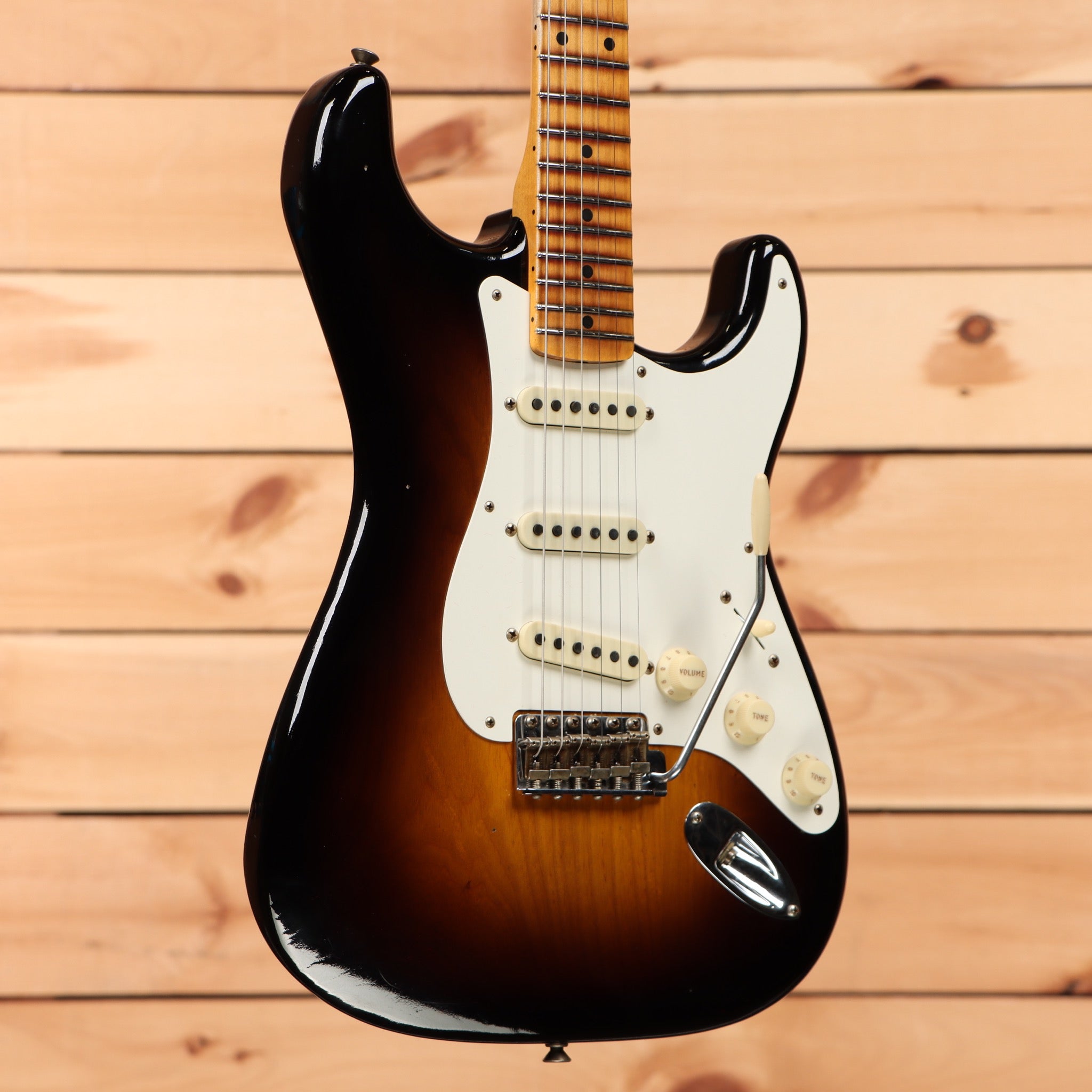 Fender Custom Shop 1956 Stratocaster Journeyman Relic electric guitar wide fade 2-color sunburst with single-coil pickups