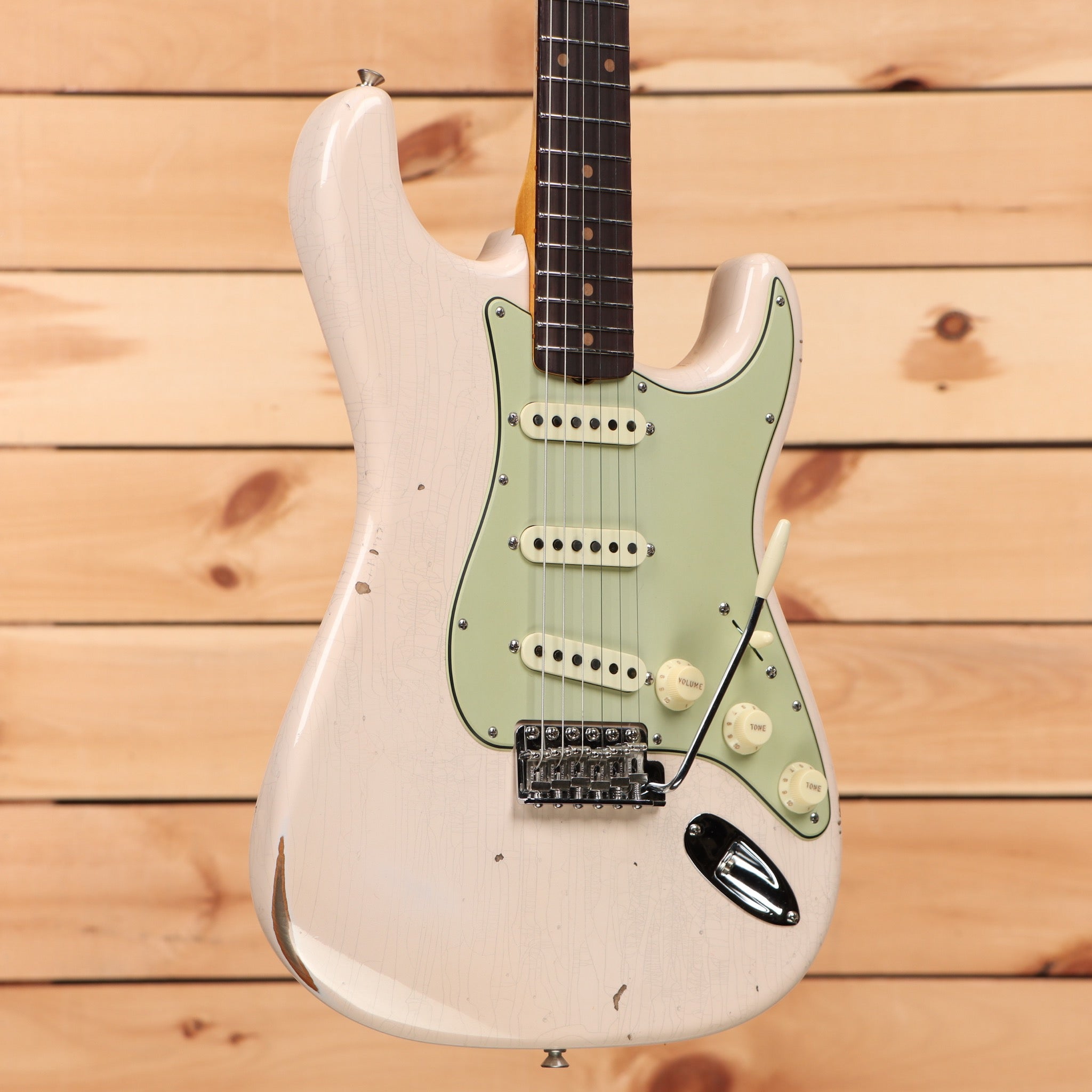 Fender Custom Shop Late 1962 Stratocaster Relic electric guitar Super Faded Aged Shell Pink with mint green pickguard