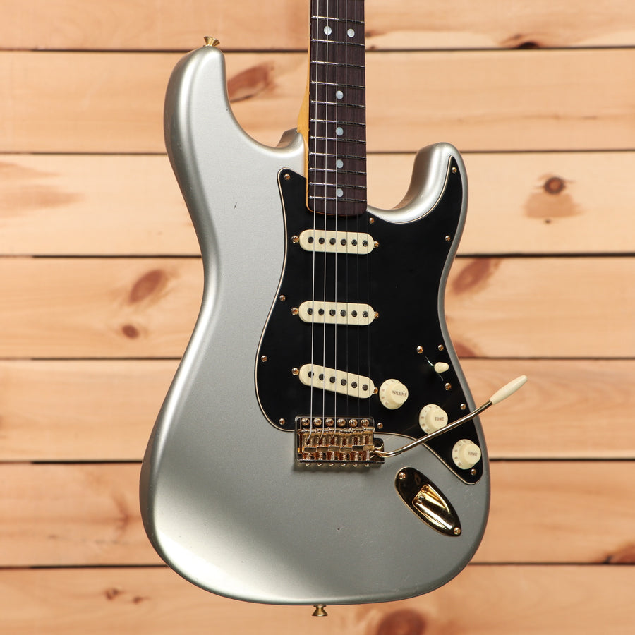 Fender Custom Shop Limited 1965 Dualmag Stratocaster electric guitar Inca Silver with single-coil pickups and gold tremolo bridge