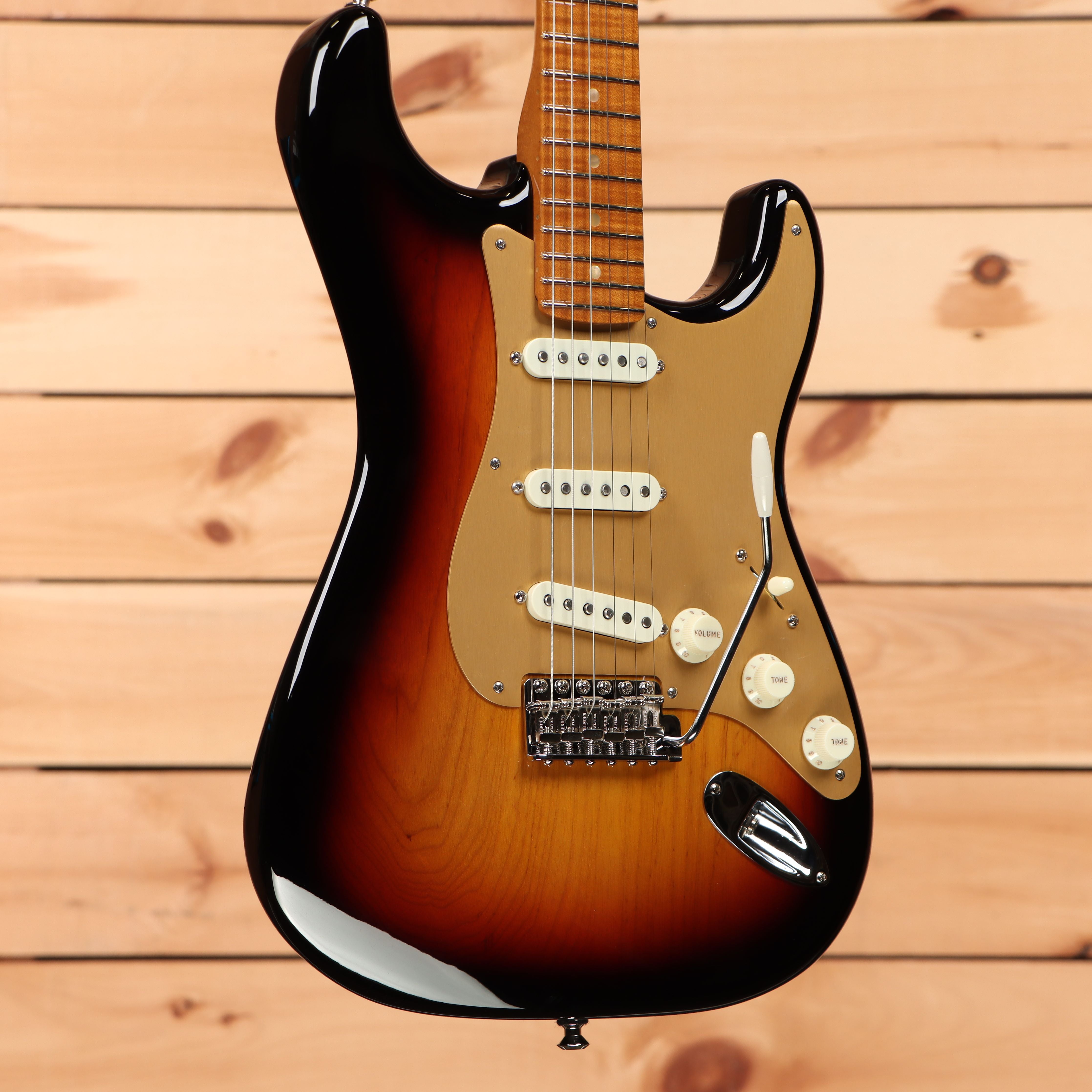 Fender Custom Shop American Custom Stratocaster electric guitar Antique Sunburst with three single-coil pickups