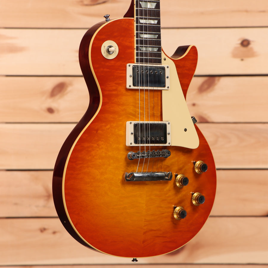 1960 Les Paul Standard Reissue Ultra Light Aged Orange Lemon Fade electric guitar with dual humbuckers and gold hardware
