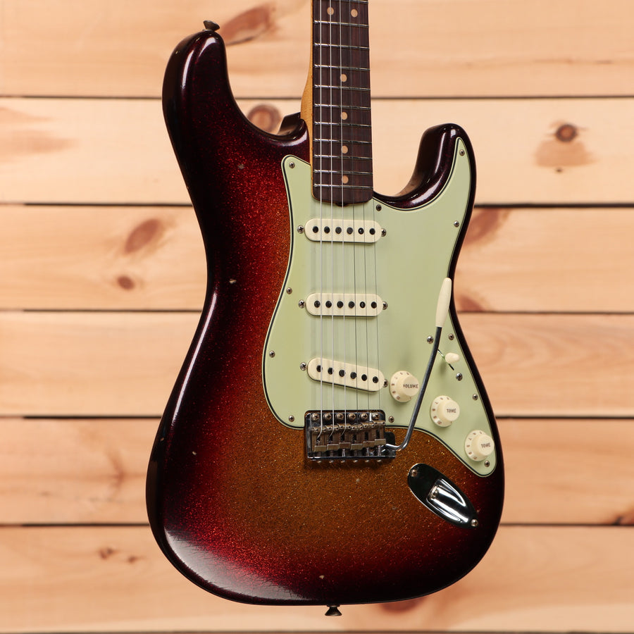 Fender Custom Shop Limited 1963 Sparkle Stratocaster Journeyman Relic electric guitar 3-Color Sunburst with single-coil pickups
