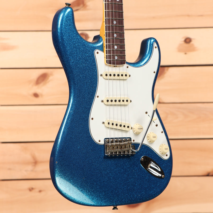 Fender Custom Shop Limited 1965 Stratocaster Journeyman Relic electric guitar Aged Blue Sparkle with single-coil pickups