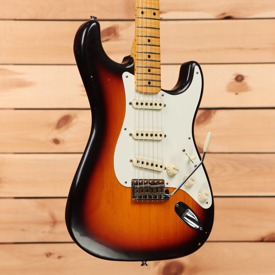 Fender Custom Shop Limited Kyle McMillin Masterbuilt 1958 Stratocaster Relic electric guitar Faded Aged Chocolate 3-Tone Sunburst with single-coil pickups