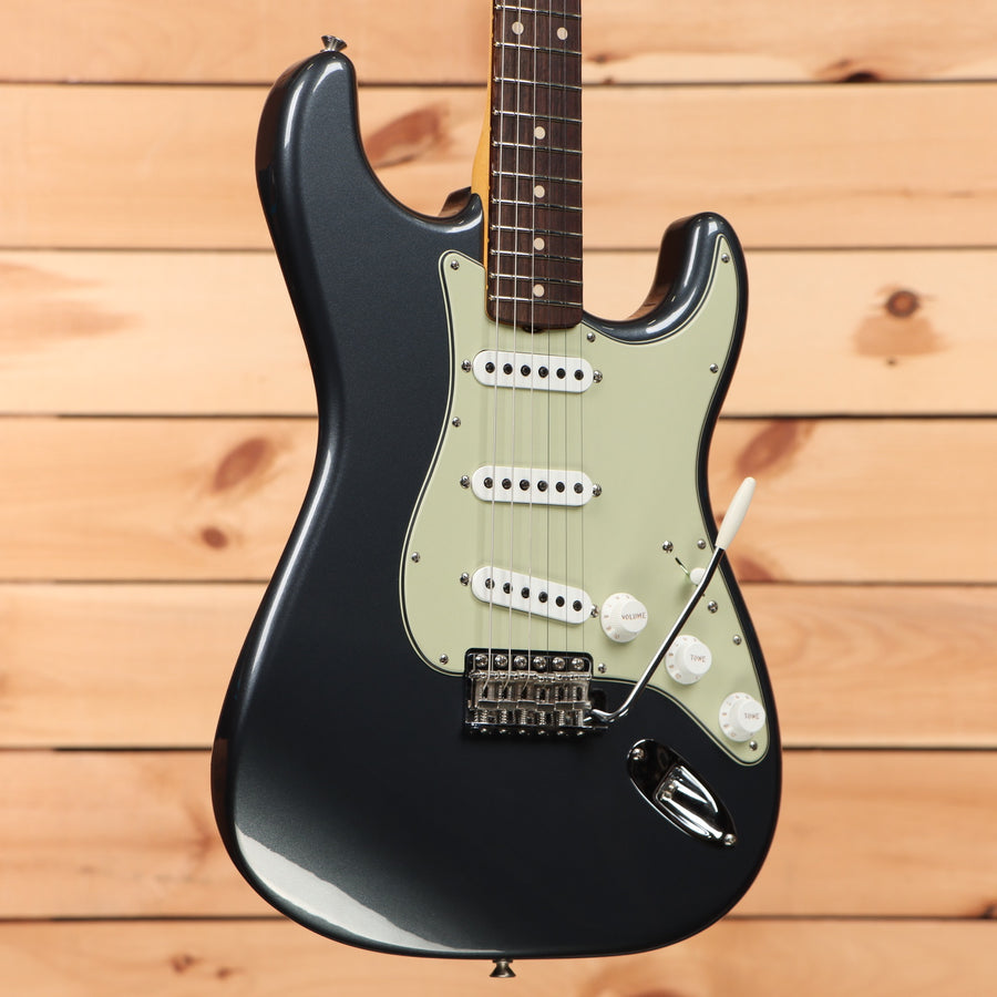 Fender Custom Shop David Brown Masterbuilt 60s Stratocaster Deluxe electric guitar Charcoal Frost Metallic with single-coil pickups
