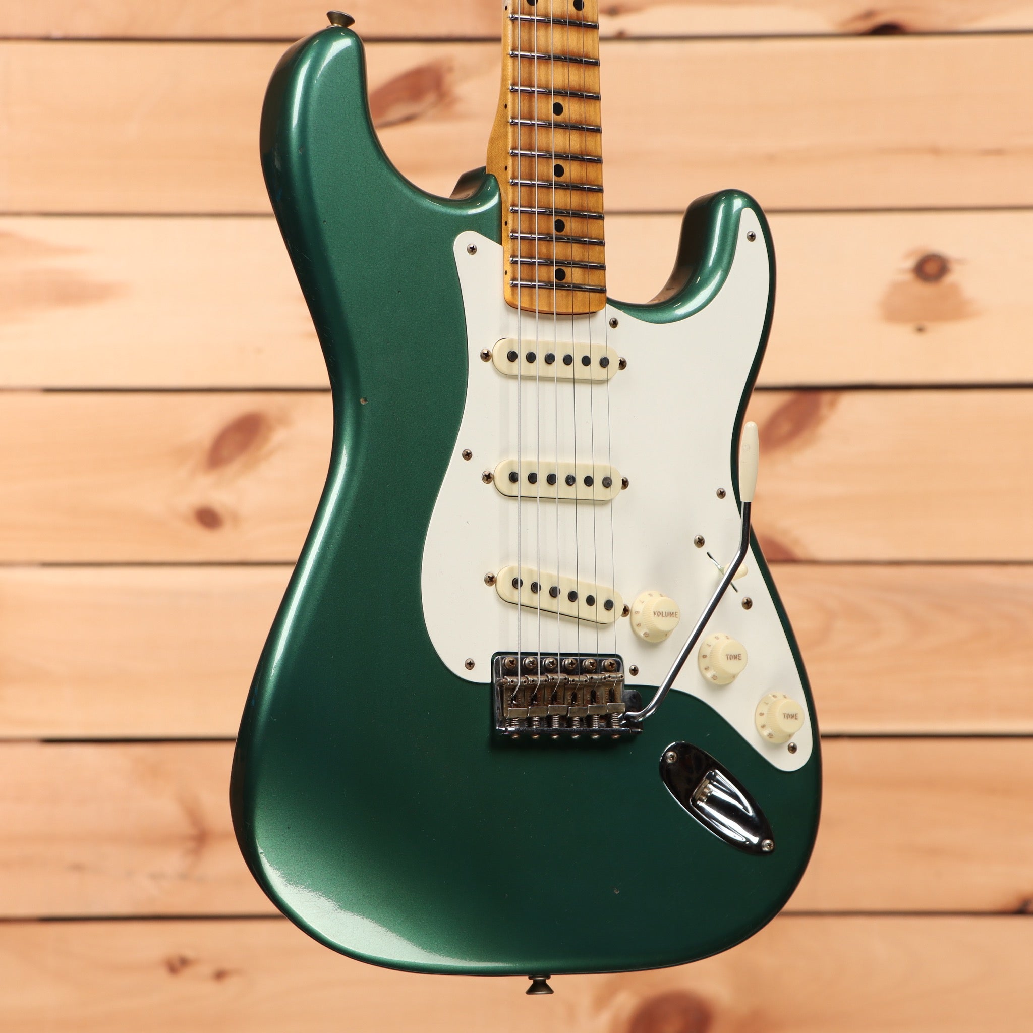 Fender Custom Shop 1956 Stratocaster Relic electric guitar Sherwood Green Metallic with three single-coil pickups
