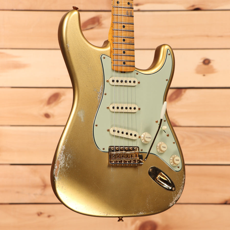 Fender Custom Shop Limited Andy Hicks Masterbuilt 1962 Poblano Stratocaster electric guitar Aged Aztec Gold with single-coil pickups