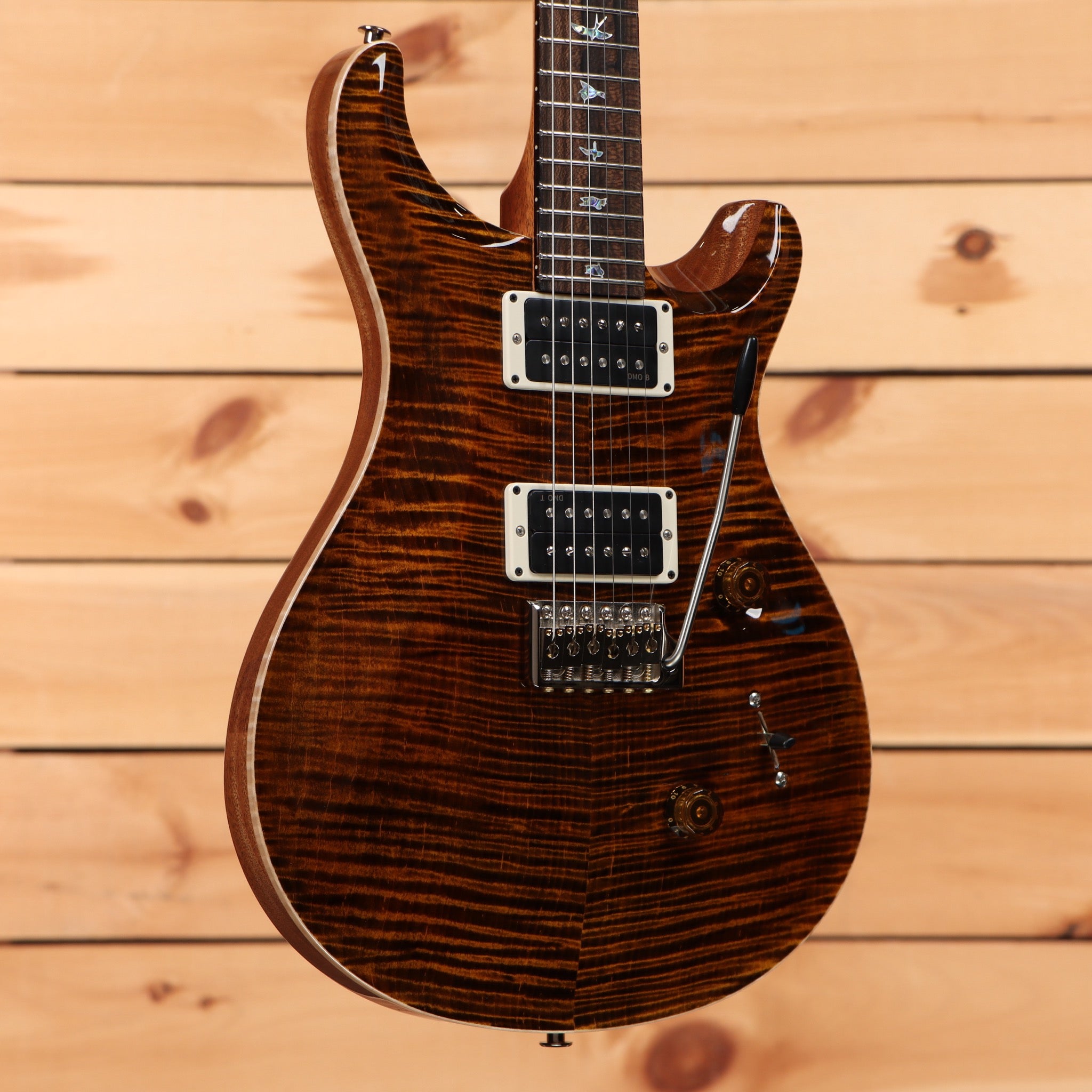 Paul Reed Smith 40th Anniversary Custom 24 Limited Edition electric guitar Tiger Eye flamed maple top humbucker pickups