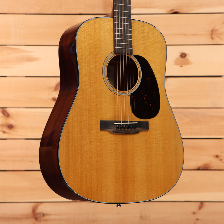 Martin DE Retro Plus dreadnought acoustic guitar Aging Toner with spruce top and tortoise pickguard