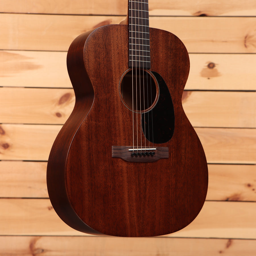 Martin 00-15M dreadnought acoustic guitar natural finish with rosewood fretboard