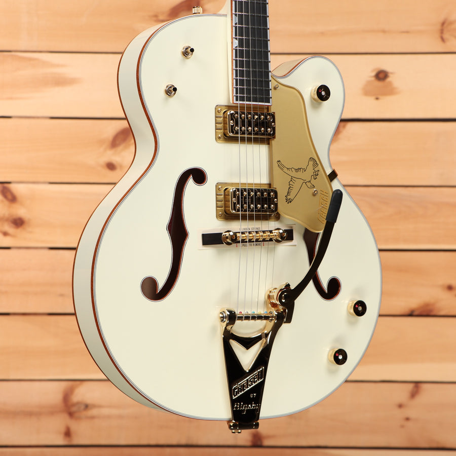 Gretsch G6136T-59 Vintage Select '59 Falcon hollowbody electric guitar White with gold hardware and Bigsby tremolo