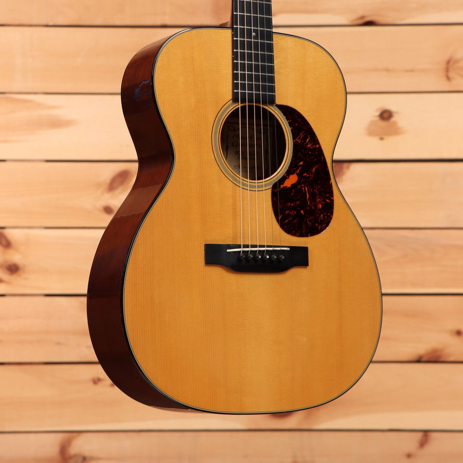 Martin 000-18 Golden Era acoustic guitar Natural with tortoise pickguard and ebony fretboard