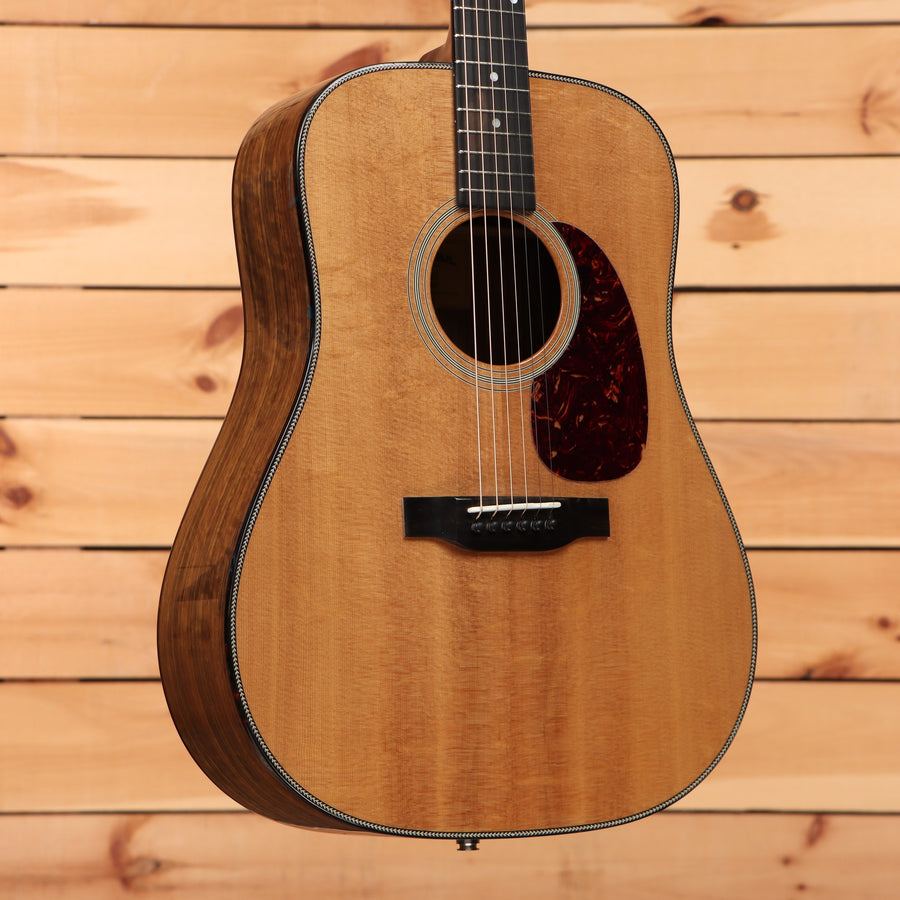 Eastman E3D Deluxe dreadnought acoustic guitar Natural with tortoise pickguard and herringbone body binding