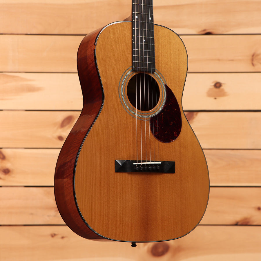Eastman E10P-TC parlor acoustic guitar natural finish with cedar top and tortoise pickguard