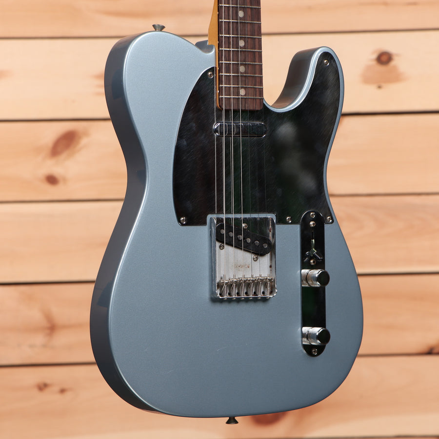 Fender Chrissie Hynde Telecaster electric guitar Ice Blue Metallic with black pickguard