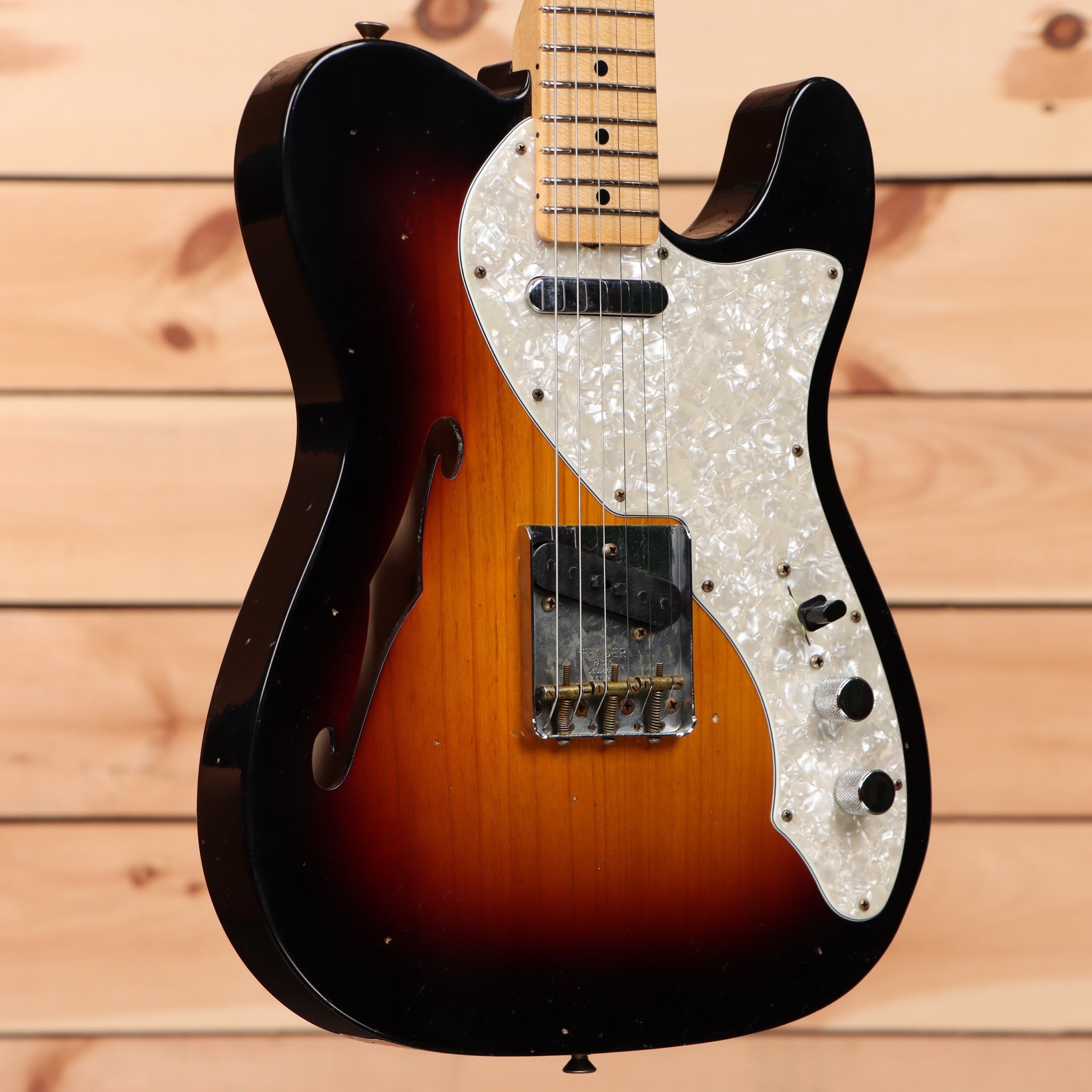 Fender Custom Shop 1968 Thinline Telecaster semi-hollow electric guitar 3-Color Sunburst relic with pearloid pickguard