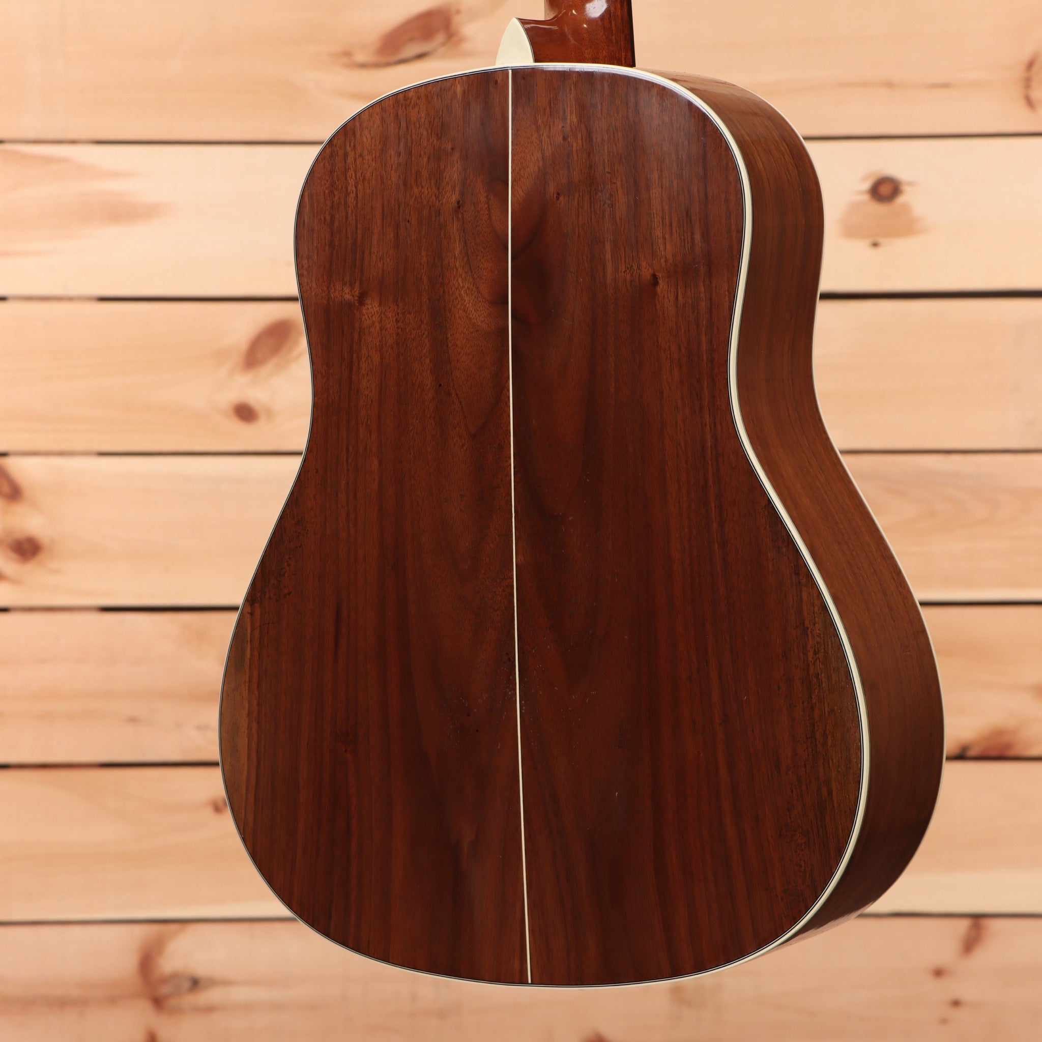 Eastman E22SS dreadnought acoustic guitar sunburst finish with white binding