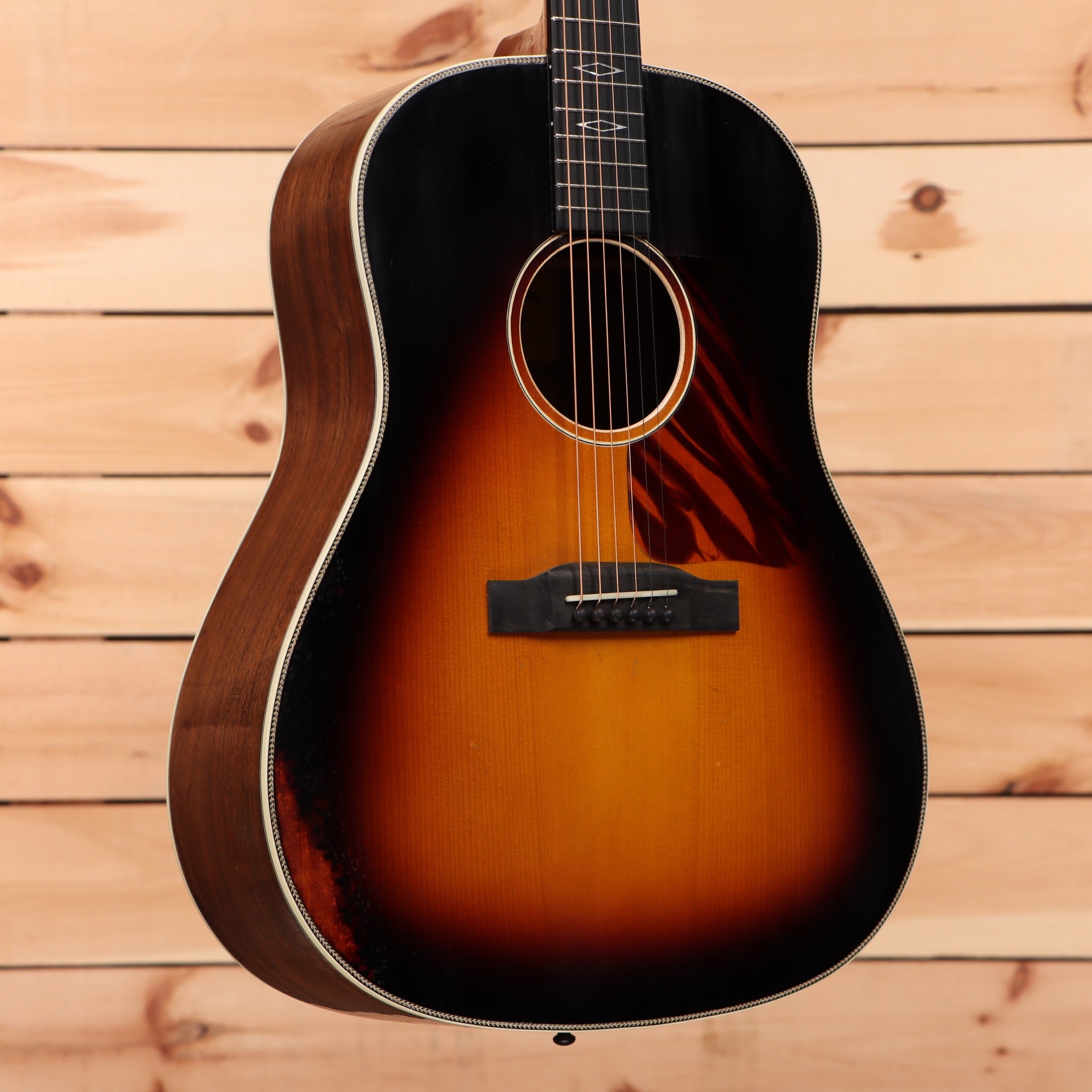 Eastman E22SS dreadnought acoustic guitar sunburst finish with white binding and rosewood back