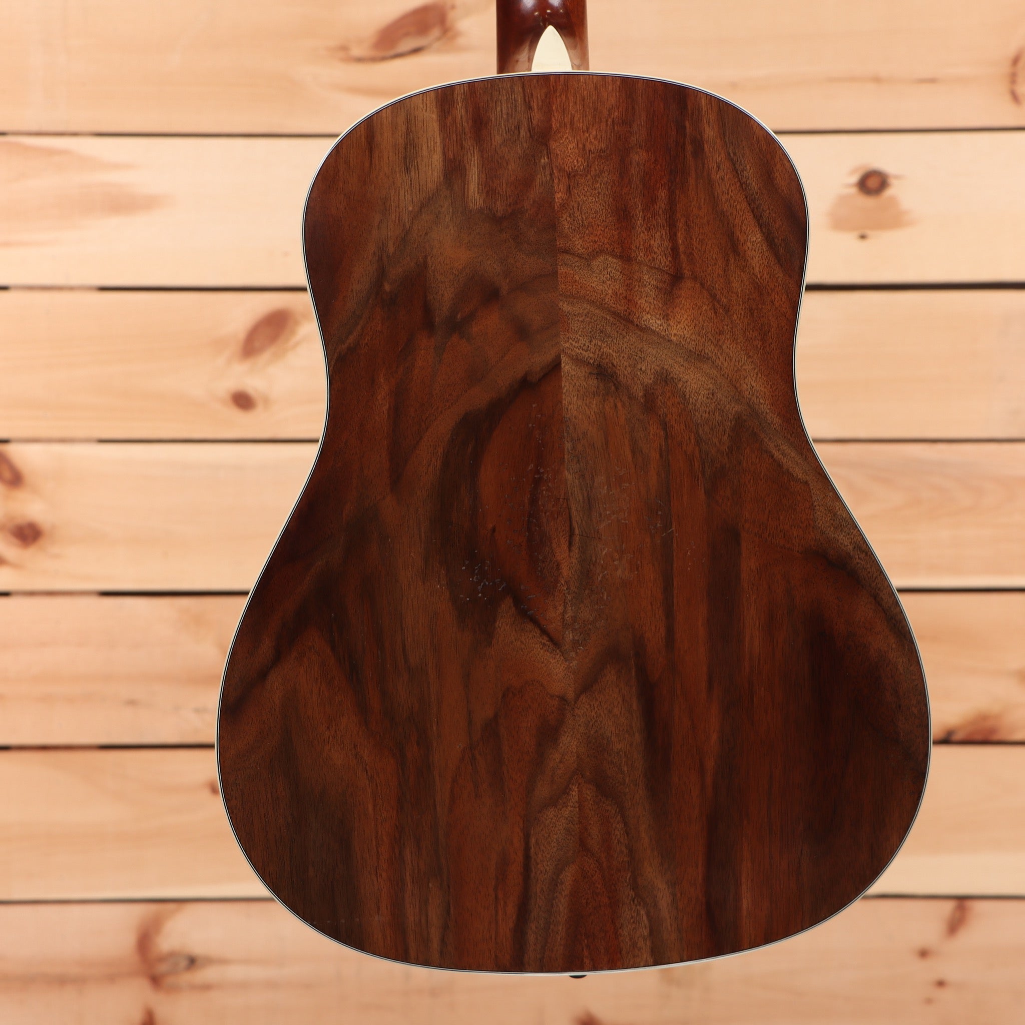 Eastman E22SS acoustic guitar sunburst finish dreadnought body with rosewood back