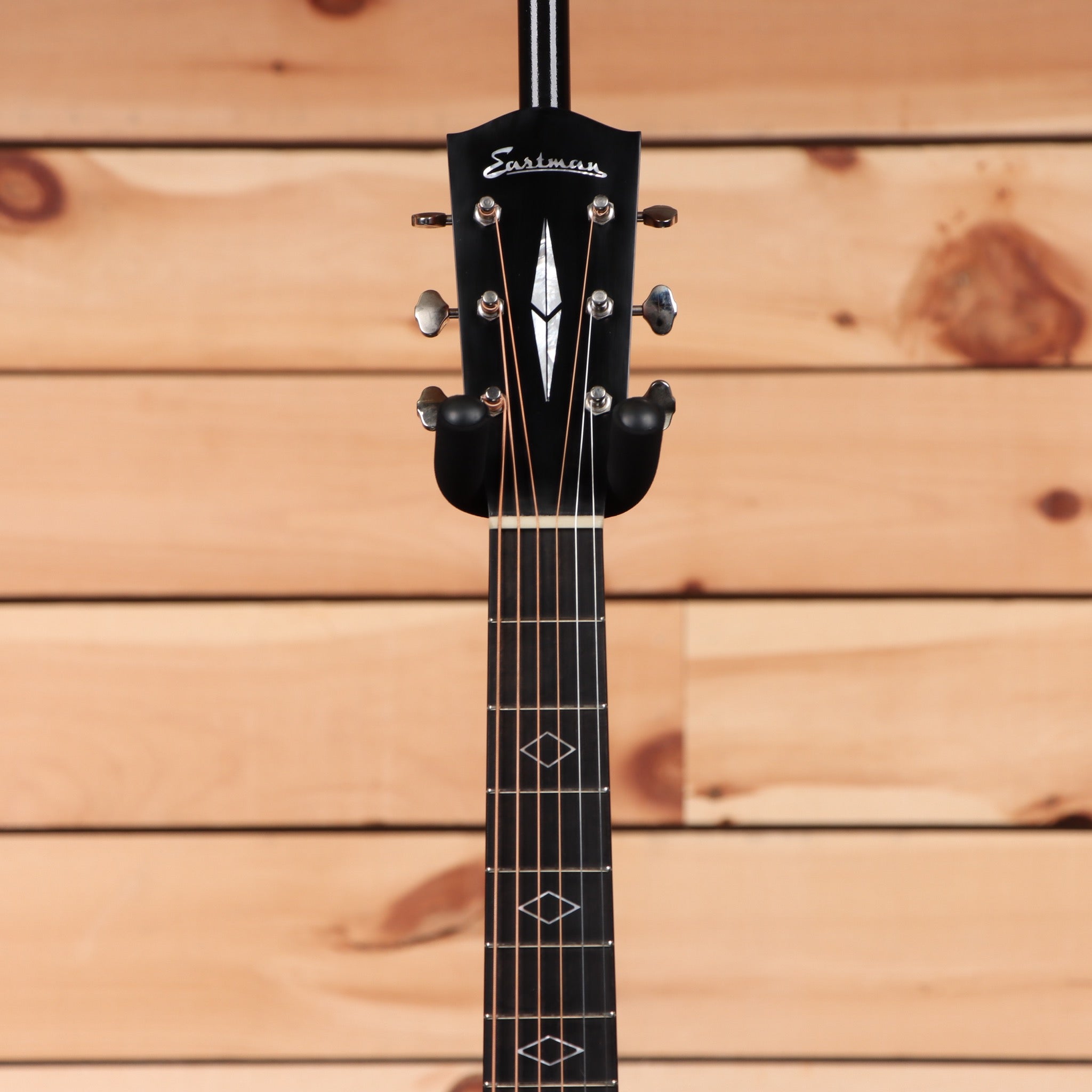Eastman E22SS acoustic guitar sunburst finish with rosewood fretboard inlays