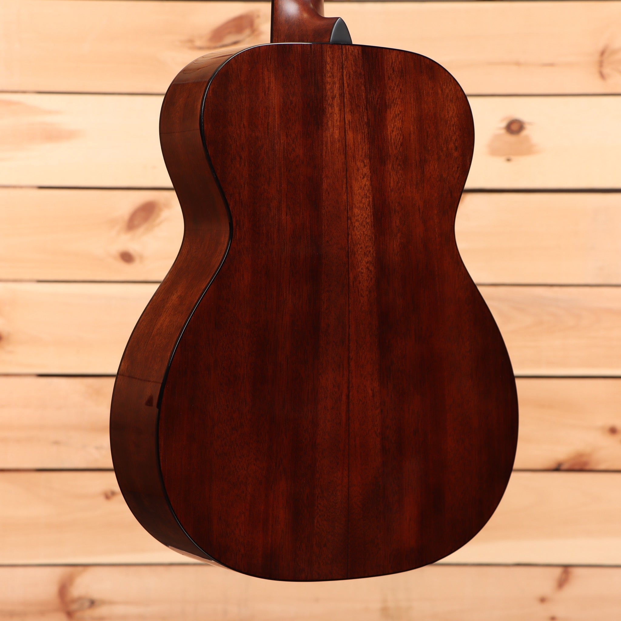 Martin 00-18 dreadnought acoustic guitar natural finish with mahogany back and sides