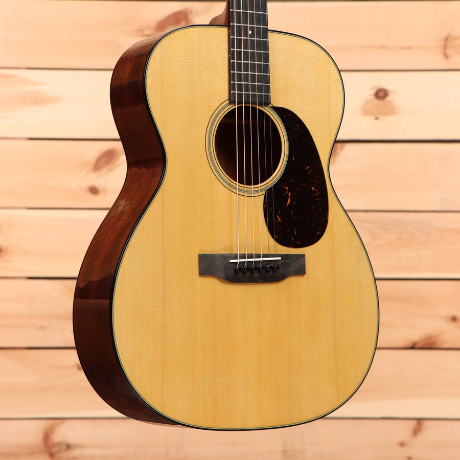 Martin 00-18 dreadnought acoustic guitar natural finish with rosewood back and sides