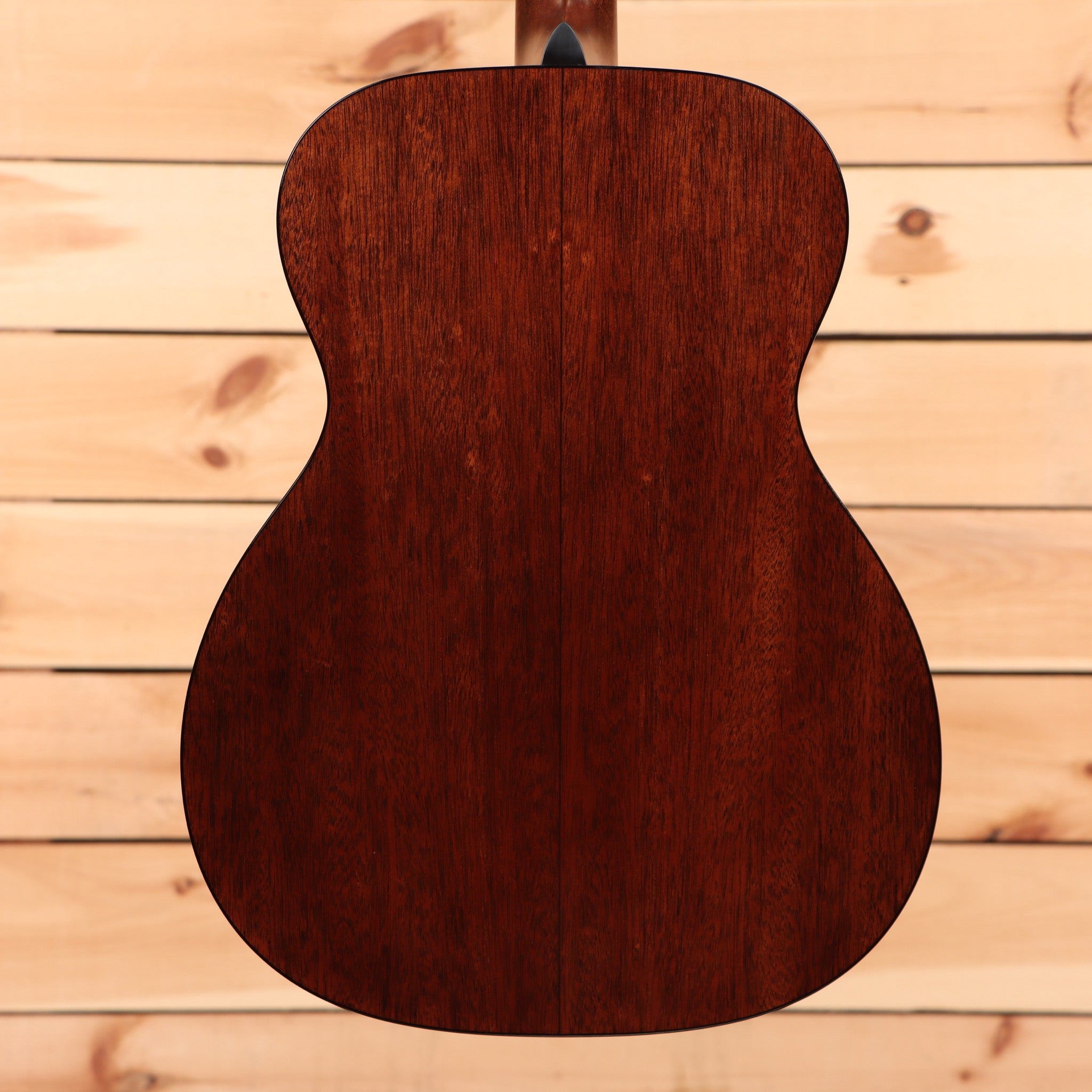 Martin 00-18 concert acoustic guitar natural finish with mahogany back and sides