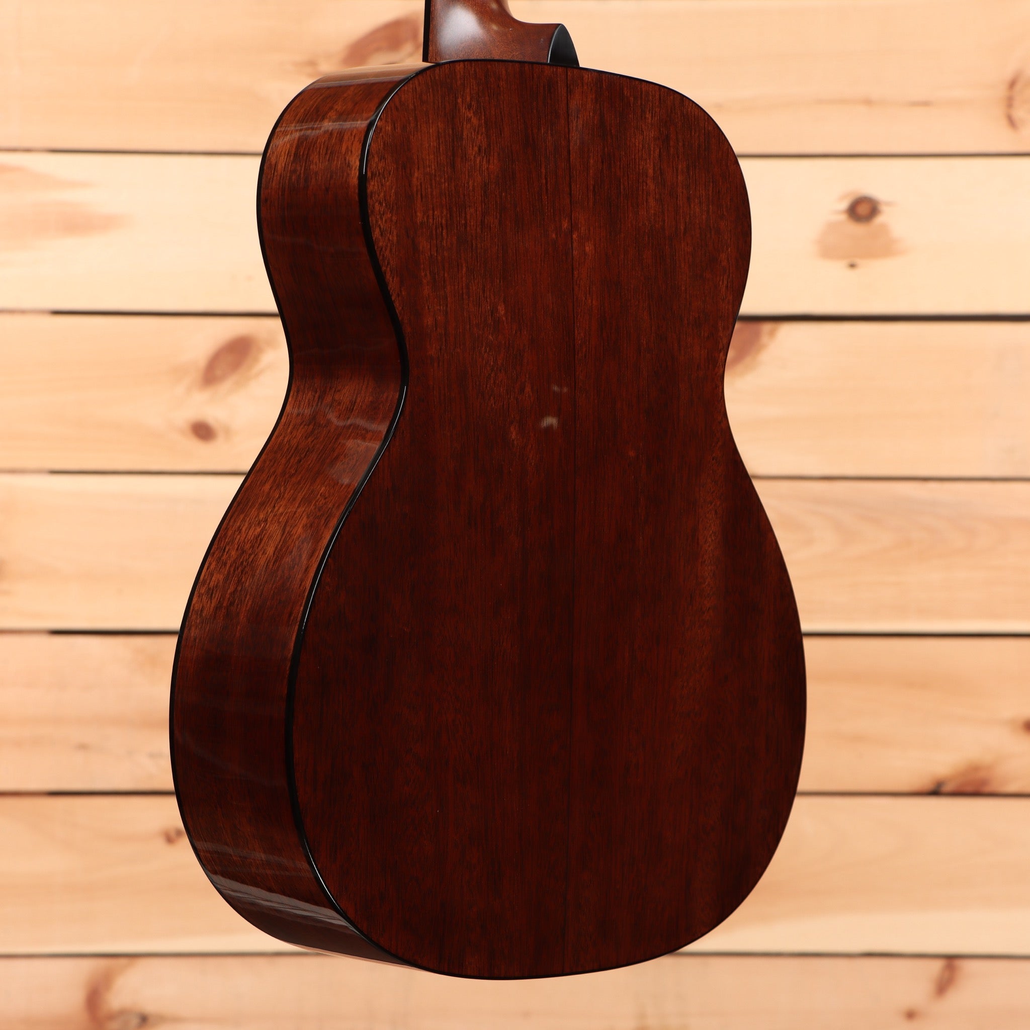 Martin 00-18 dreadnought acoustic guitar natural finish with mahogany back and sides