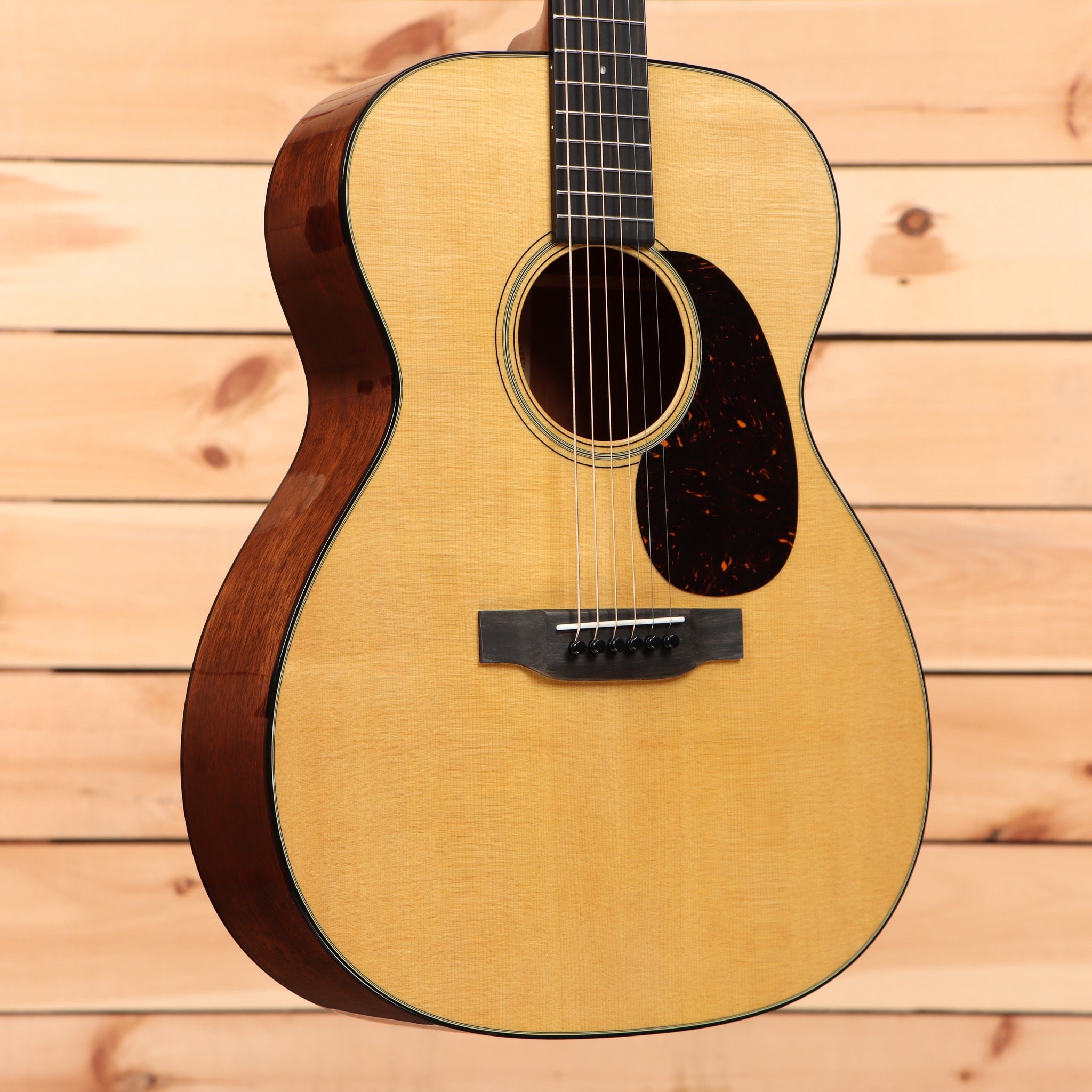 Martin 00-18 dreadnought acoustic guitar natural finish with rosewood back and sides