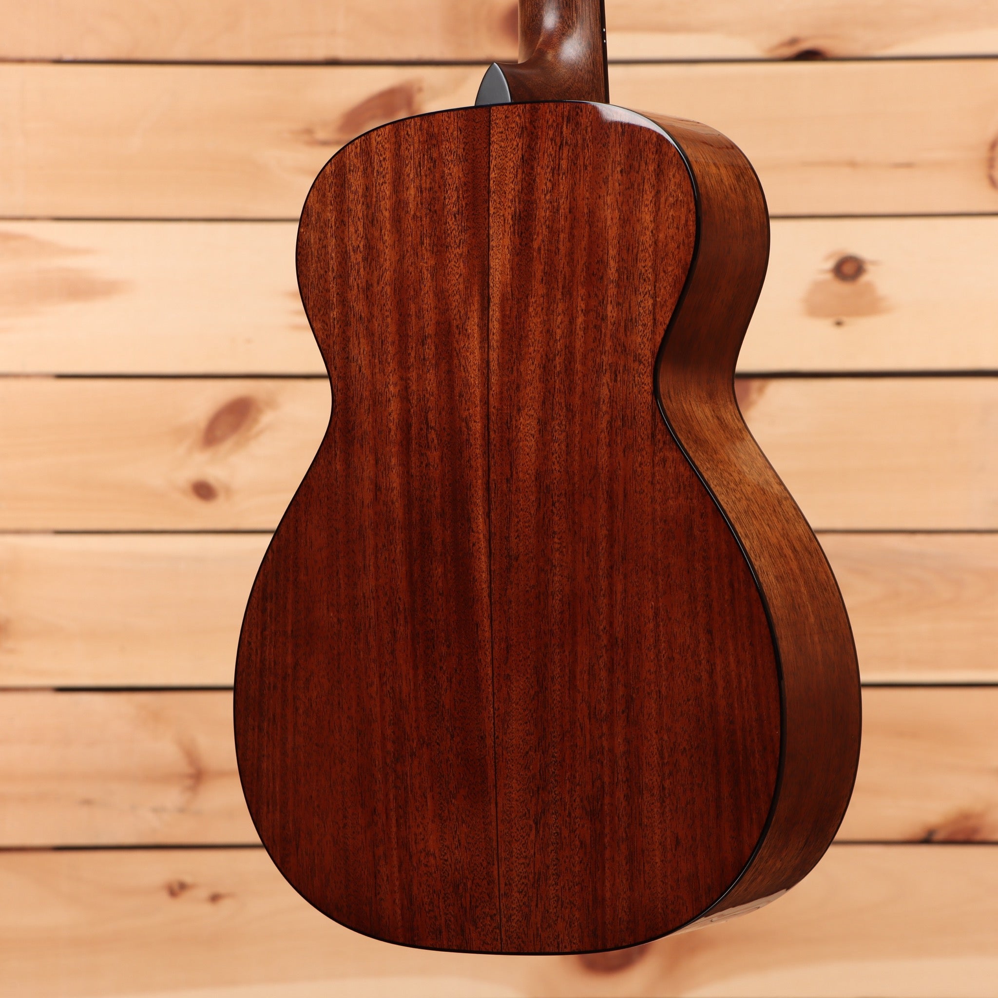 Martin 018 dreadnought acoustic guitar natural finish with mahogany back and sides