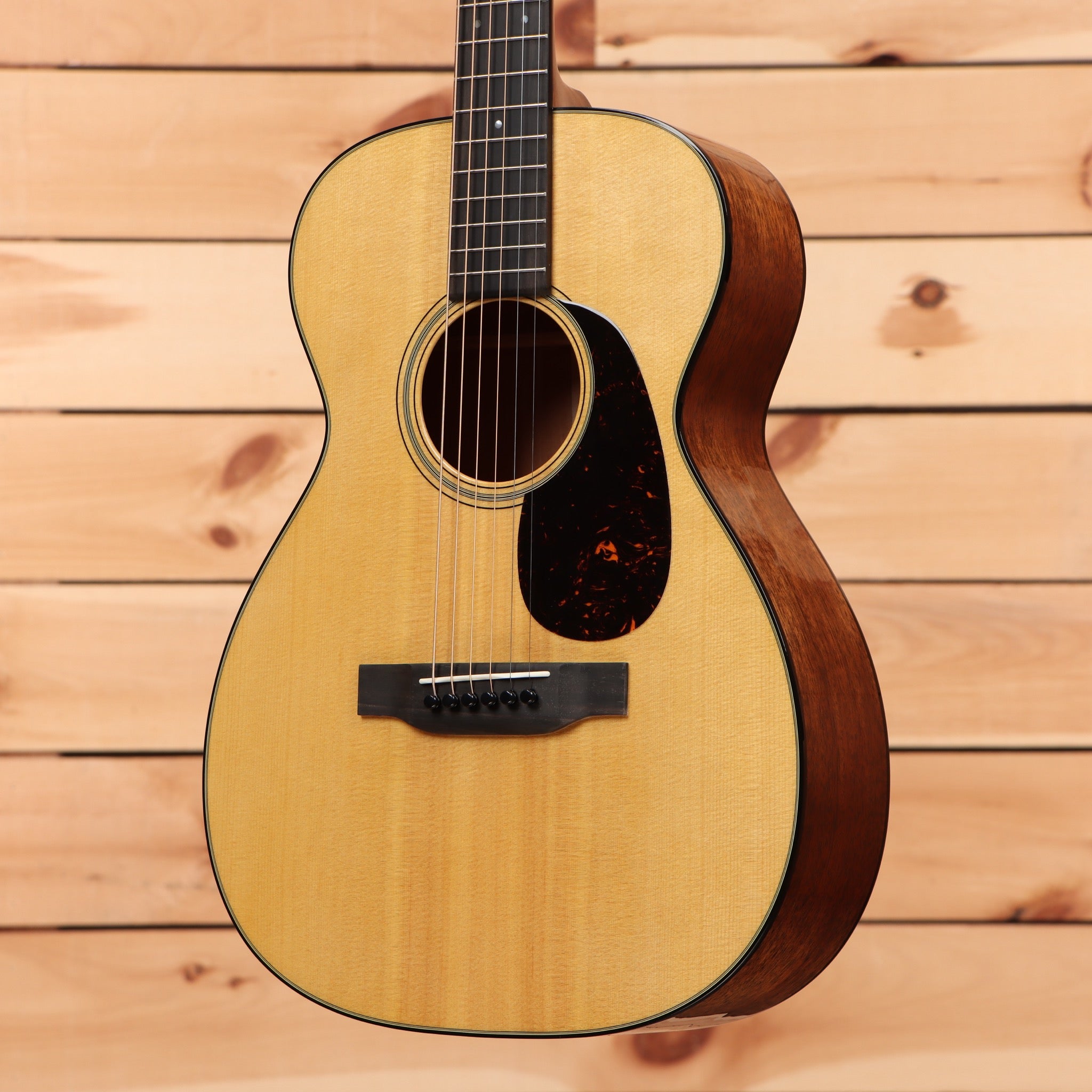 Martin 00-18 acoustic guitar natural finish with mahogany back and sides