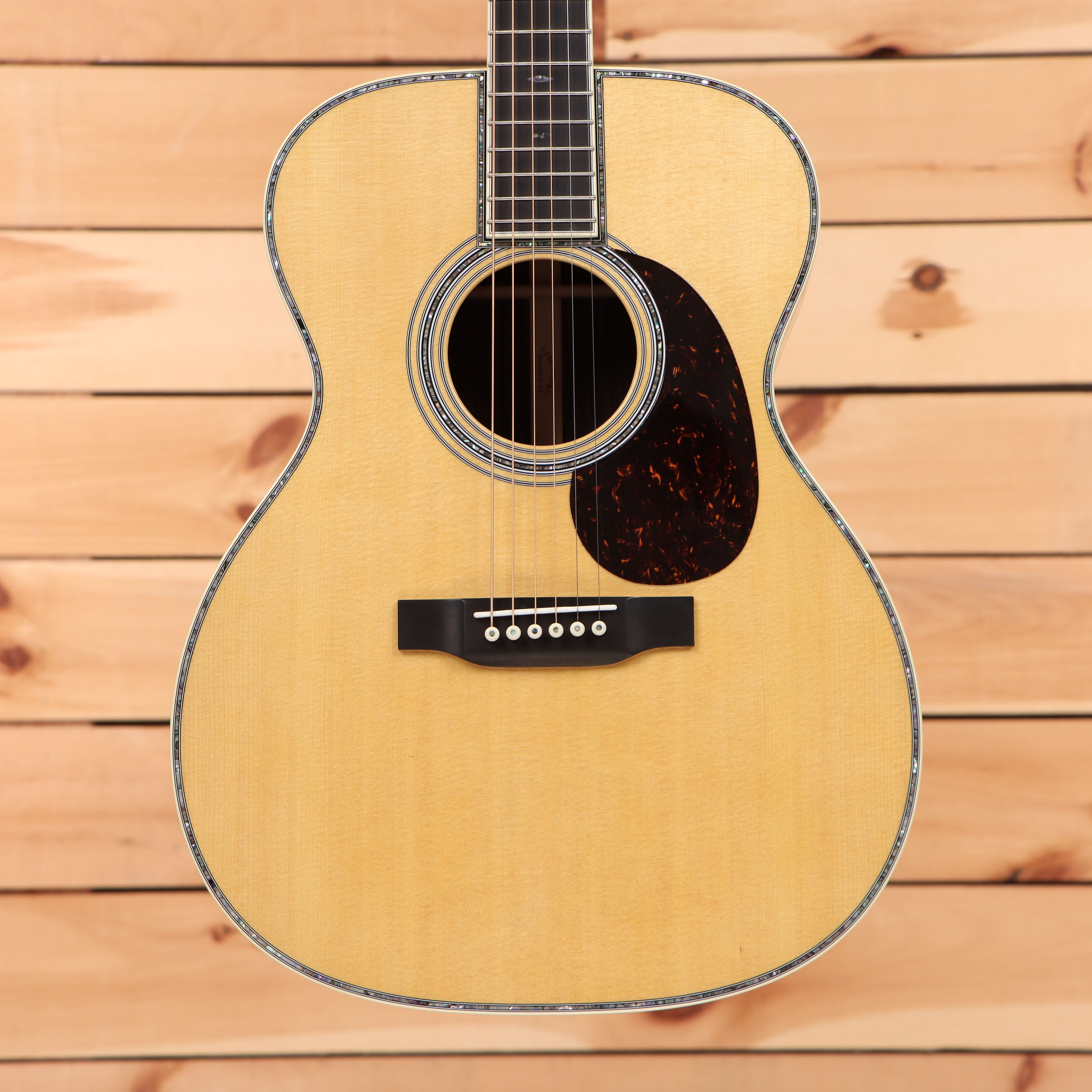 Martin 00-42 concert acoustic guitar natural finish with tortoiseshell pickguard