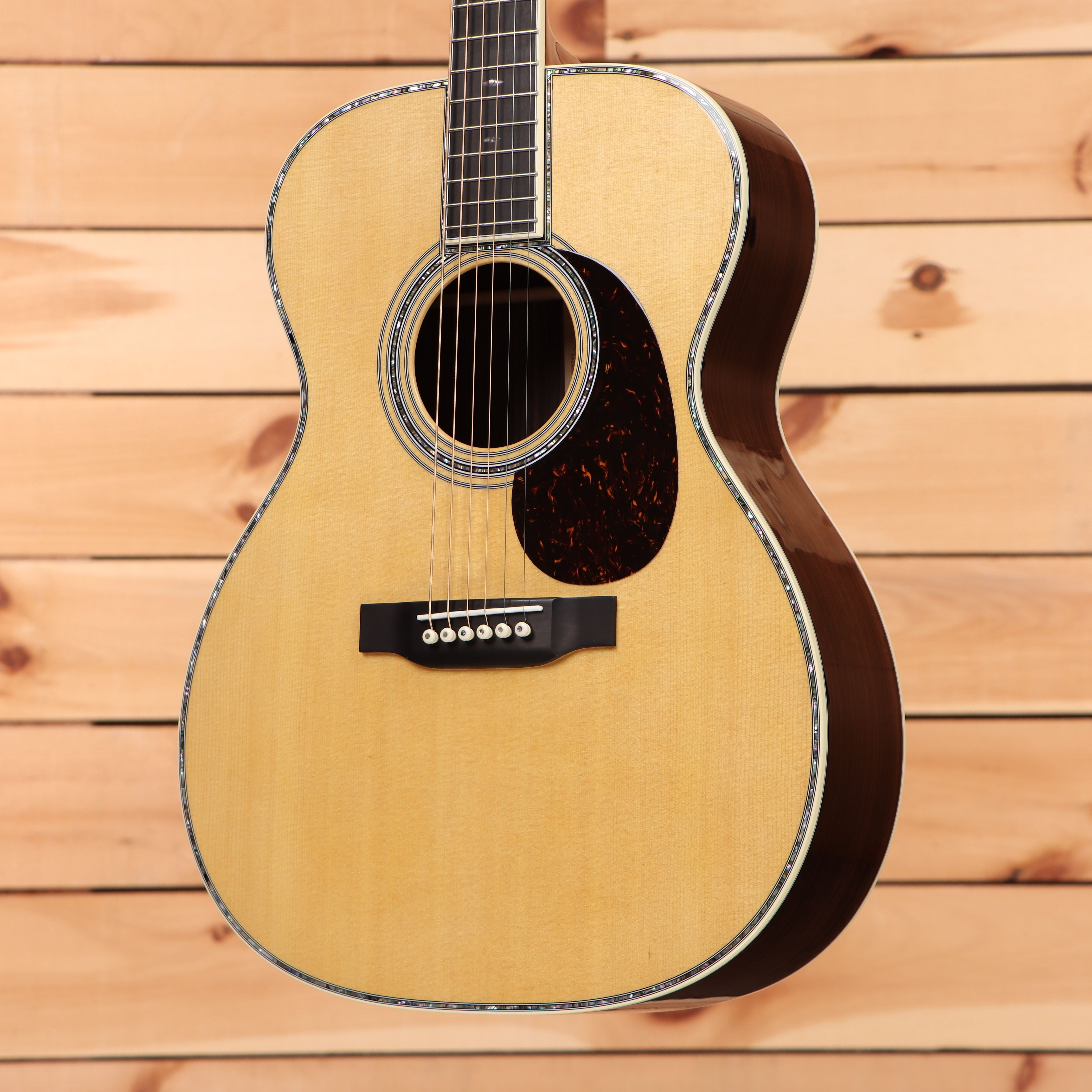 Martin 00-42 Concert acoustic guitar natural finish with tortoiseshell pickguard
