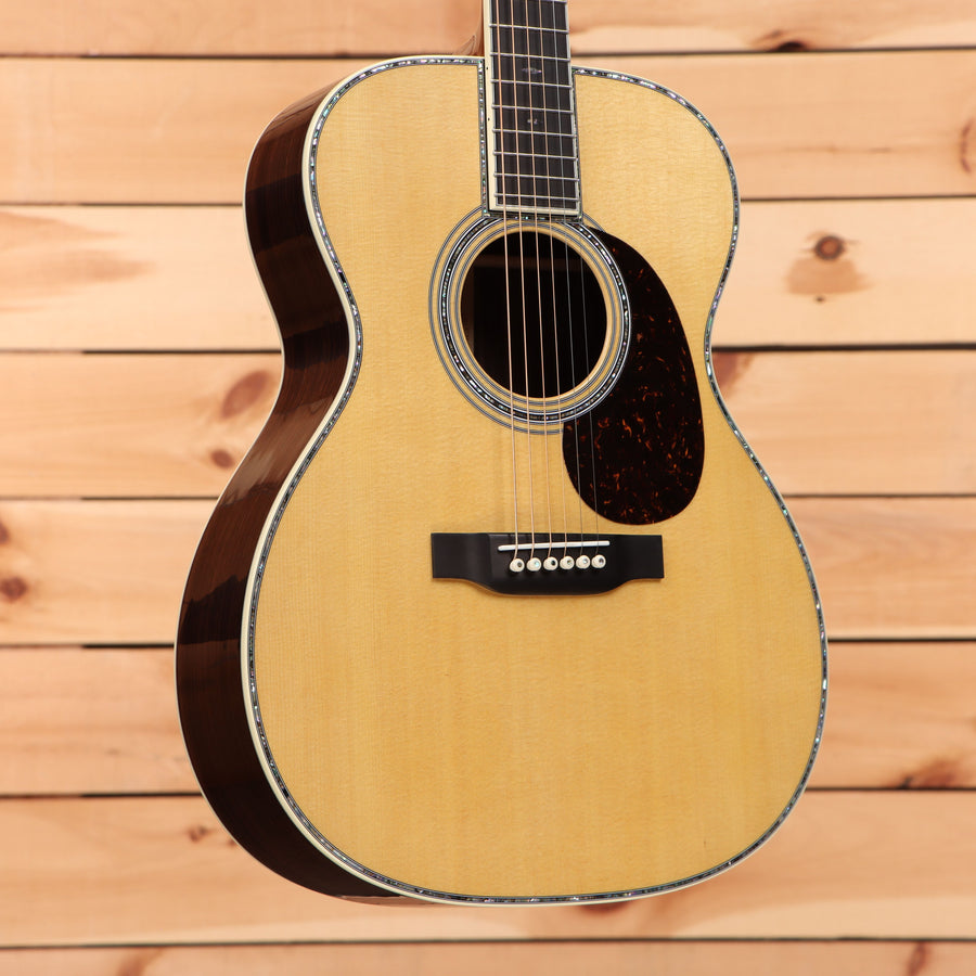 Martin 00-42 dreadnought acoustic guitar natural finish with tortoiseshell pickguard
