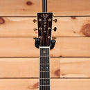 Martin 000-42 Concert acoustic guitar Natural finish with rosewood fretboard and gold tuners