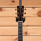 Martin 000-42 Concert acoustic guitar Natural finish with rosewood fretboard and gold tuners