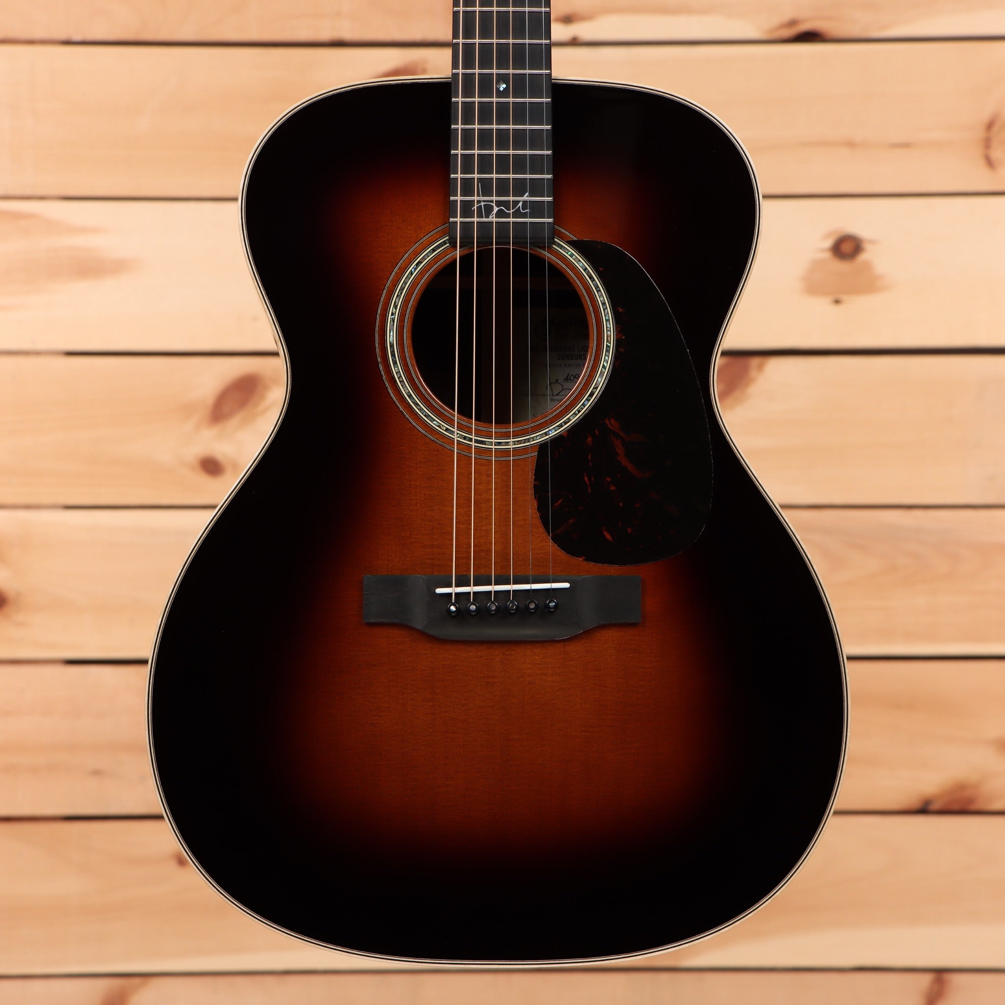 Martin 00-28 Brooke Ligertwood dreadnought acoustic guitar sunburst finish with rosewood fretboard