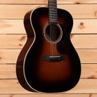 Martin 00-28 Brooke Ligertwood dreadnought acoustic guitar Sunburst with white binding