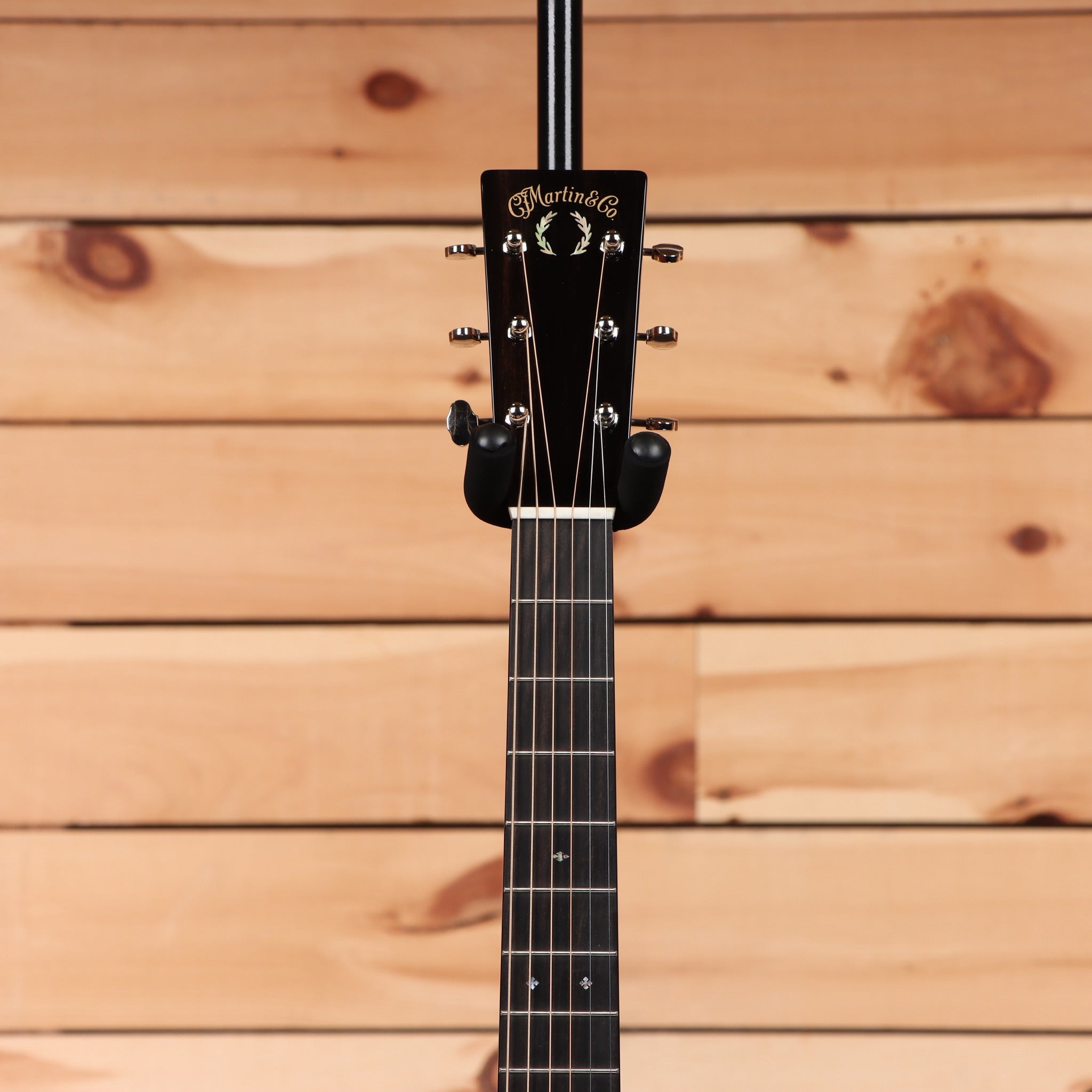 Martin 00028 Brooke Ligertwood acoustic guitar Sunburst with rosewood fretboard