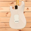 Fender Custom Shop Vintage Custom 1957 Stratocaster electric guitar Aged White Blonde with single-coil pickups