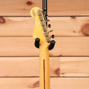 Fender Custom Shop Vintage Custom 1957 Stratocaster electric guitar Aged White Blonde with maple neck and single-coil pickups