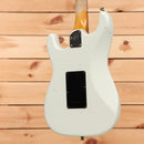 Fender Custom Shop Postmodern Stratocaster Journeyman Relic electric guitar Olympic White with black pickguard