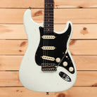 Fender Custom Shop Postmodern Stratocaster Journeyman Relic electric guitar Aged Olympic White with single-coil pickups