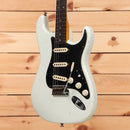 Fender Custom Shop Postmodern Stratocaster Journeyman Relic electric guitar Olympic White with single-coil pickups