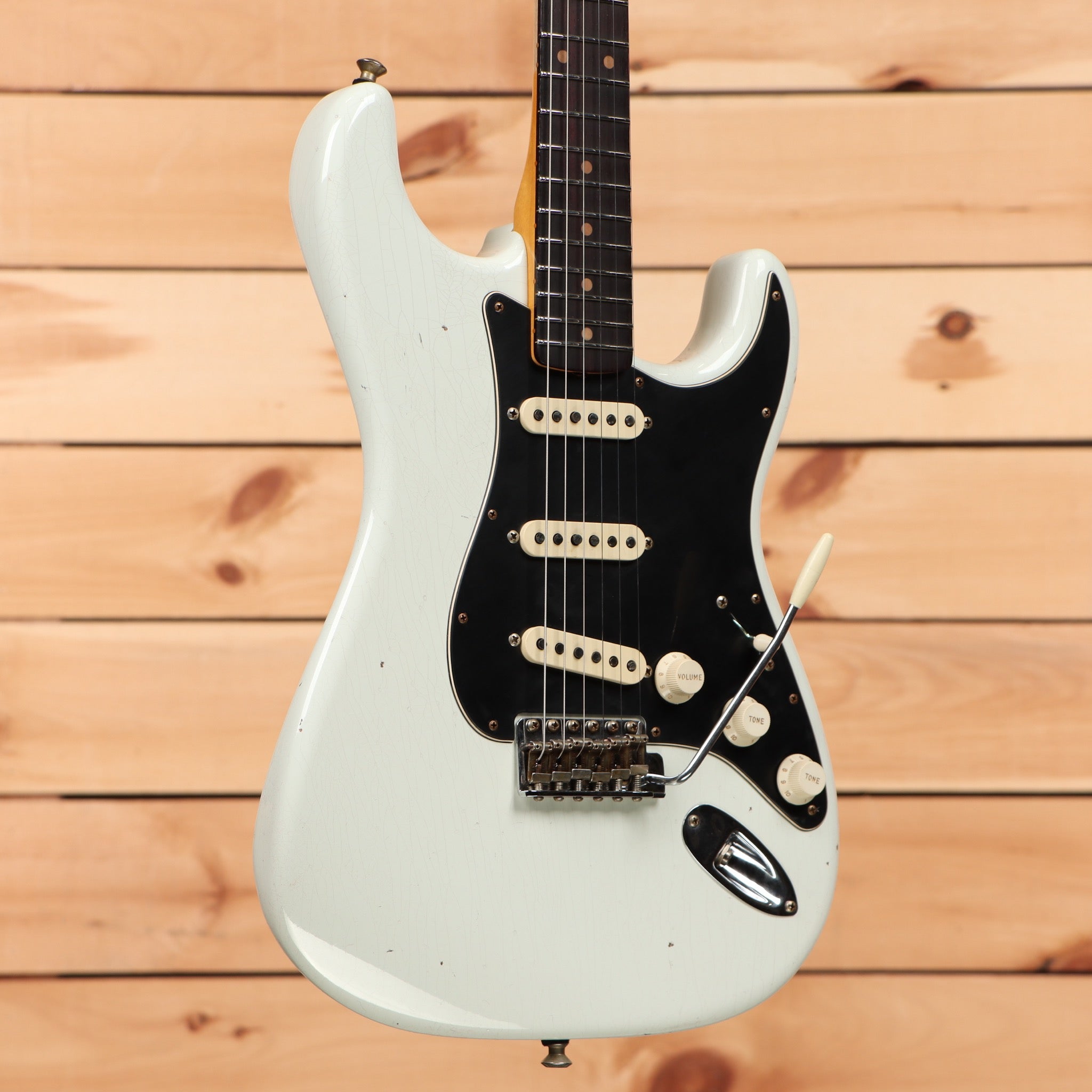 Fender Custom Shop Postmodern Stratocaster Journeyman Relic electric guitar Olympic White with single-coil pickups
