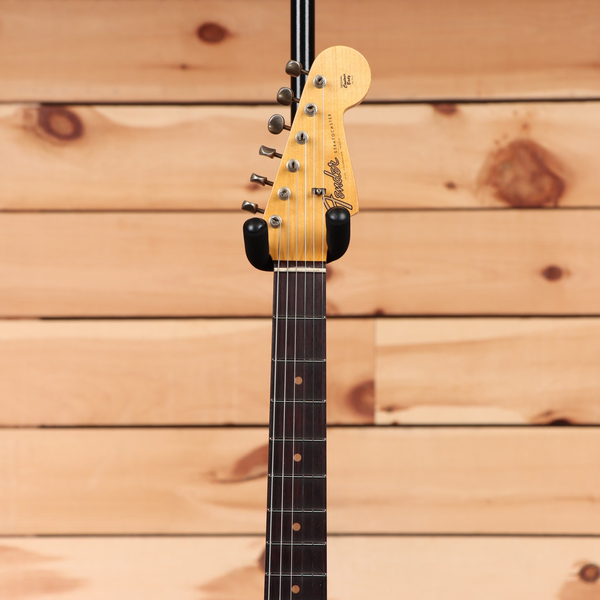 Fender Custom Shop Postmodern Stratocaster Journeyman Relic electric guitar Olympic White with maple neck and single-coil pickups