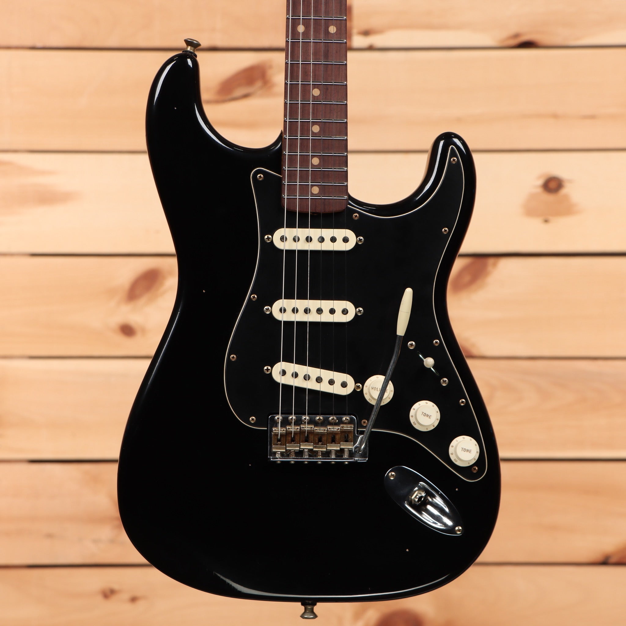 Fender Custom Shop Postmodern Stratocaster Journeyman Relic electric guitar aged black with single-coil pickups