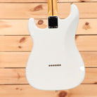 Fender Custom Shop Vintage Custom 1955 Hardtail Stratocaster electric guitar Time Capsule Aged White Blonde with single-coil pickups