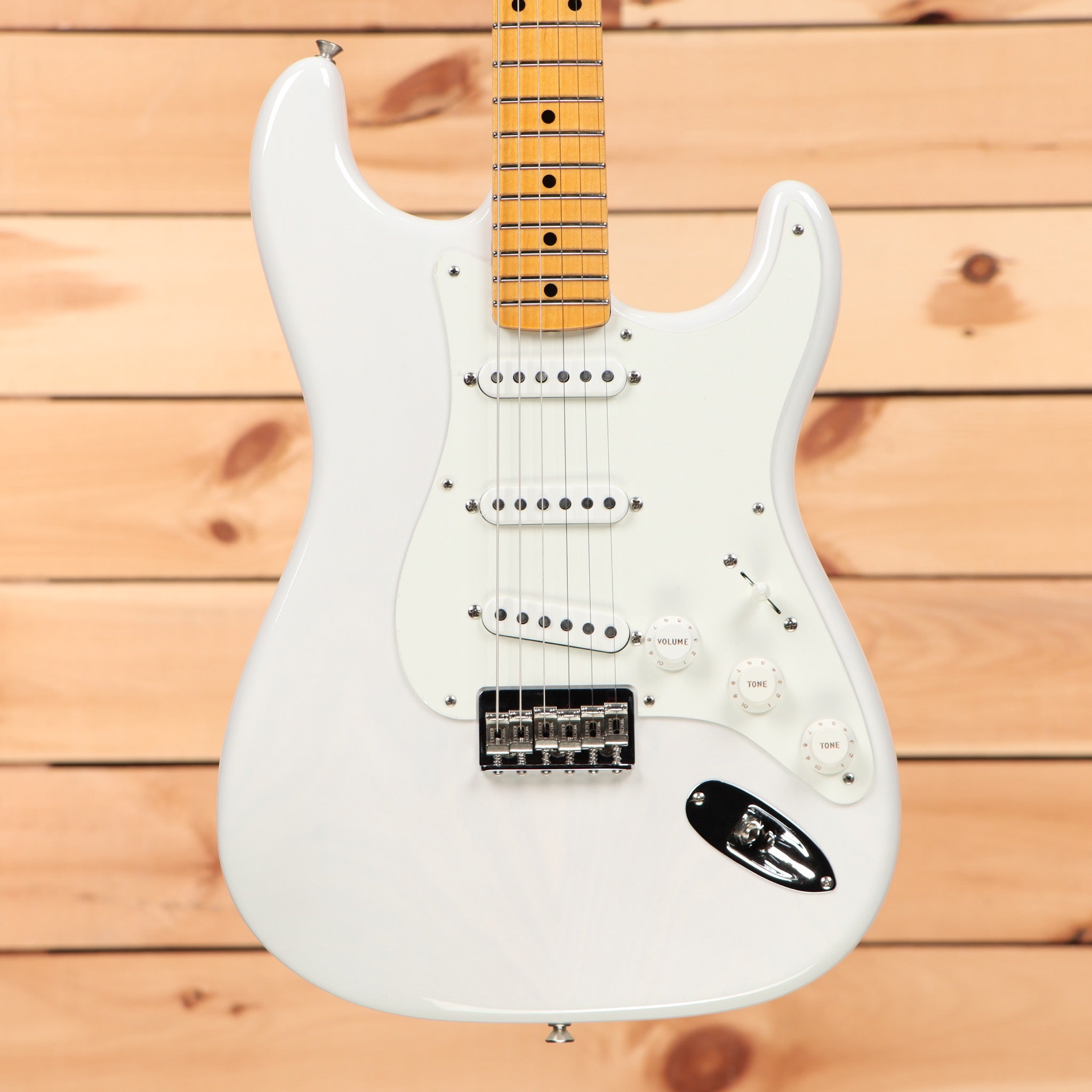 Fender Custom Shop Vintage Custom 1955 Hardtail Stratocaster electric guitar aged white blonde with maple fretboard