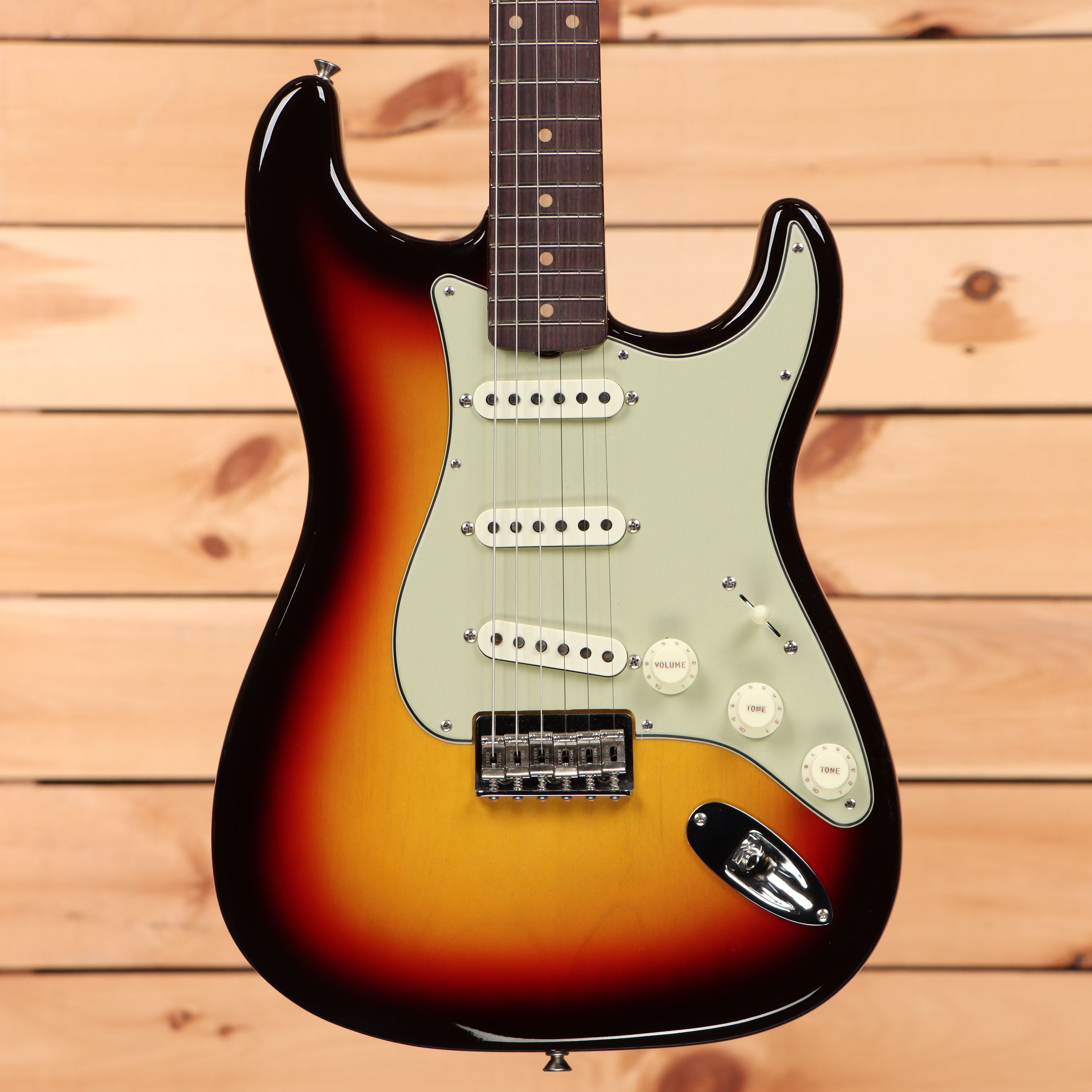 Fender Custom Shop Vintage Custom 59 Stratocaster electric guitar Chocolate 3-Tone Sunburst with single-coil pickups